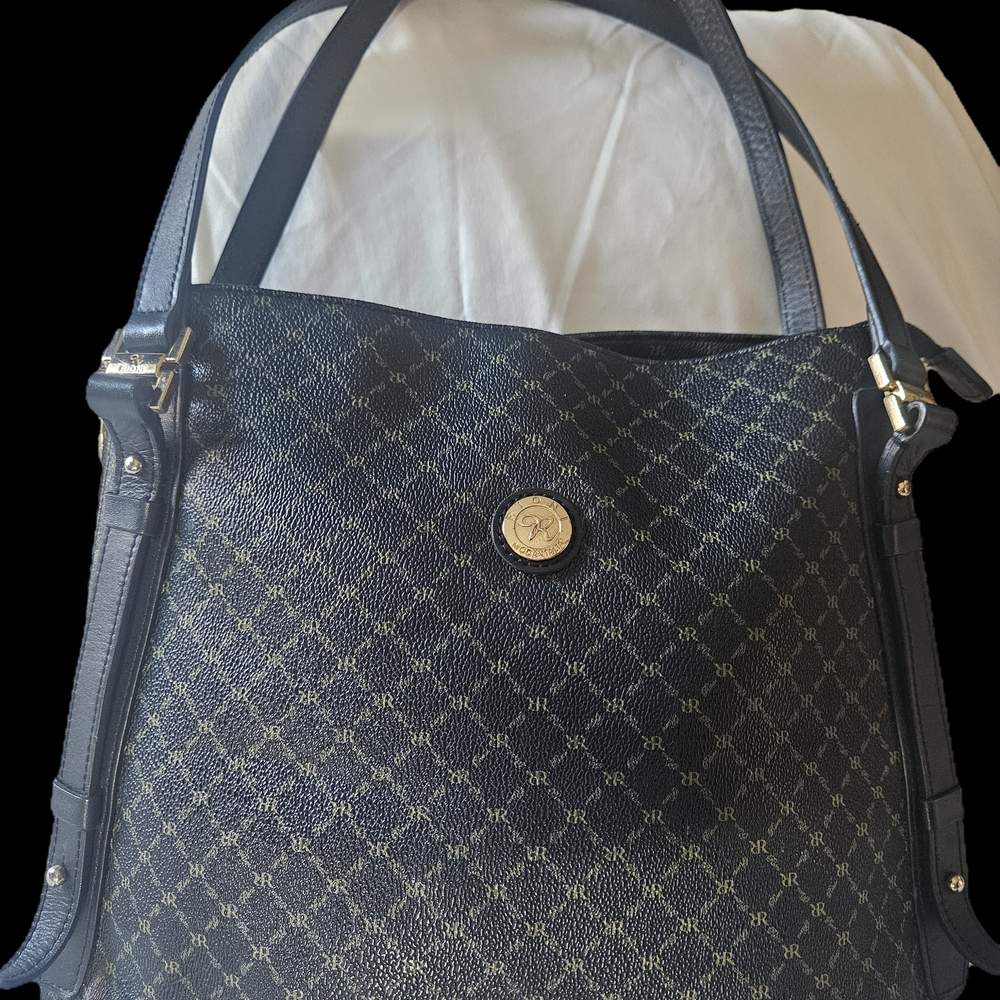 Rioni Italian Leather Handbag: A Versatile Essential in Excellent Condition
